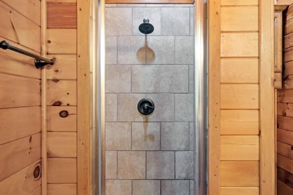 Misty Moonlight, Sleeps 4, Mountain Cabin Apartment Broken Bow Exterior photo