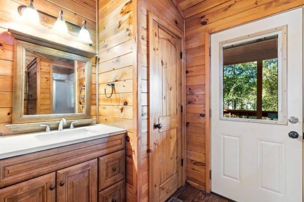 Misty Moonlight, Sleeps 4, Mountain Cabin Apartment Broken Bow Exterior photo
